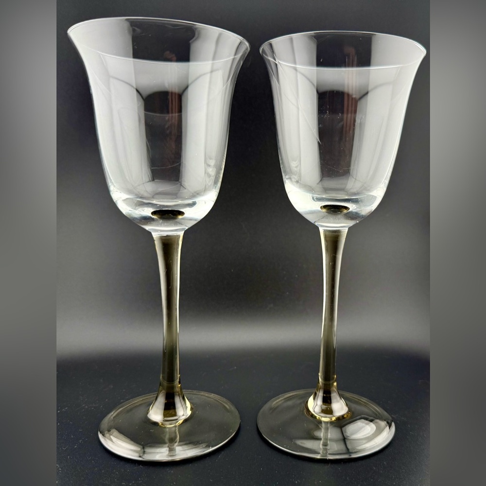 2 Amber stemmed wine glasses. 8oz